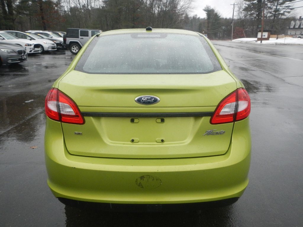 Ford Fiesta SE Sedan 2012