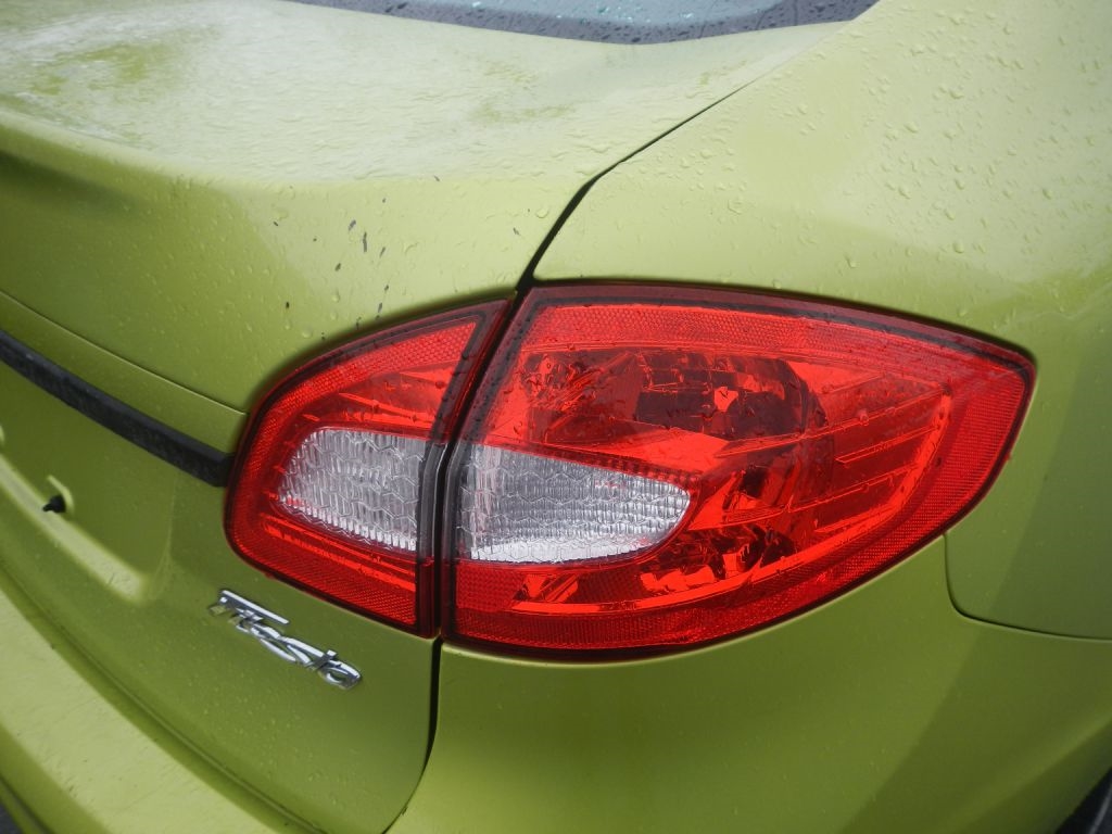 Ford Fiesta SE Sedan 2012