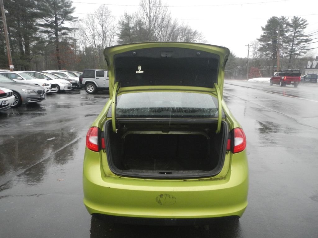 Ford Fiesta SE Sedan 2012