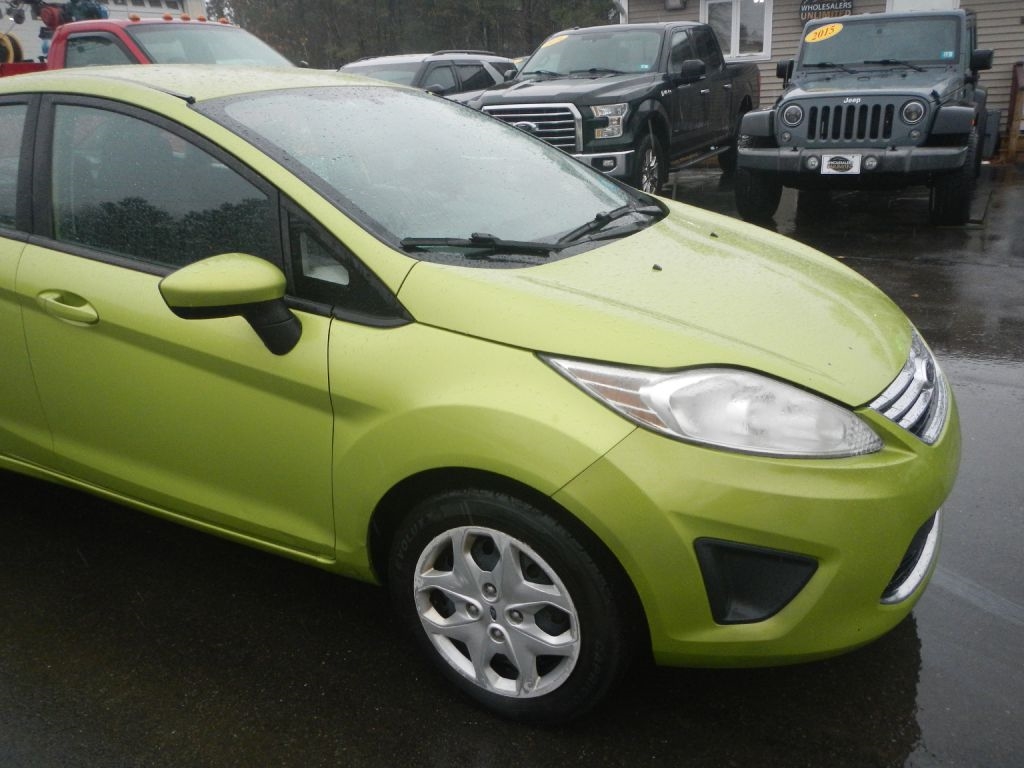 Ford Fiesta SE Sedan 2012