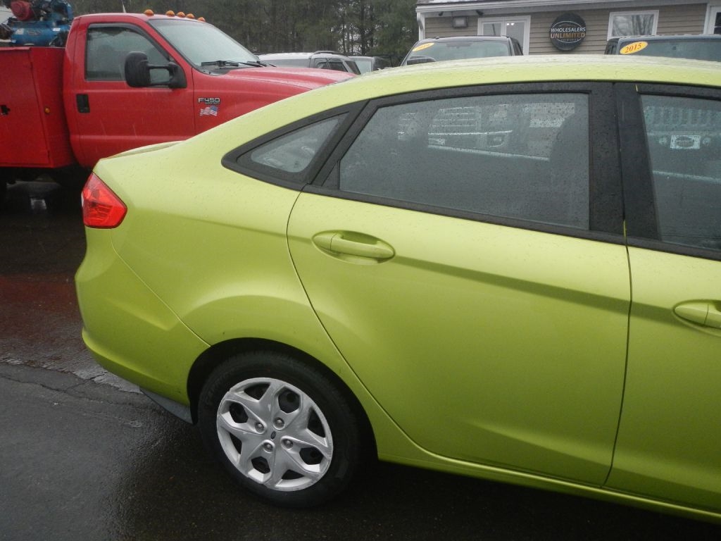 Ford Fiesta SE Sedan 2012