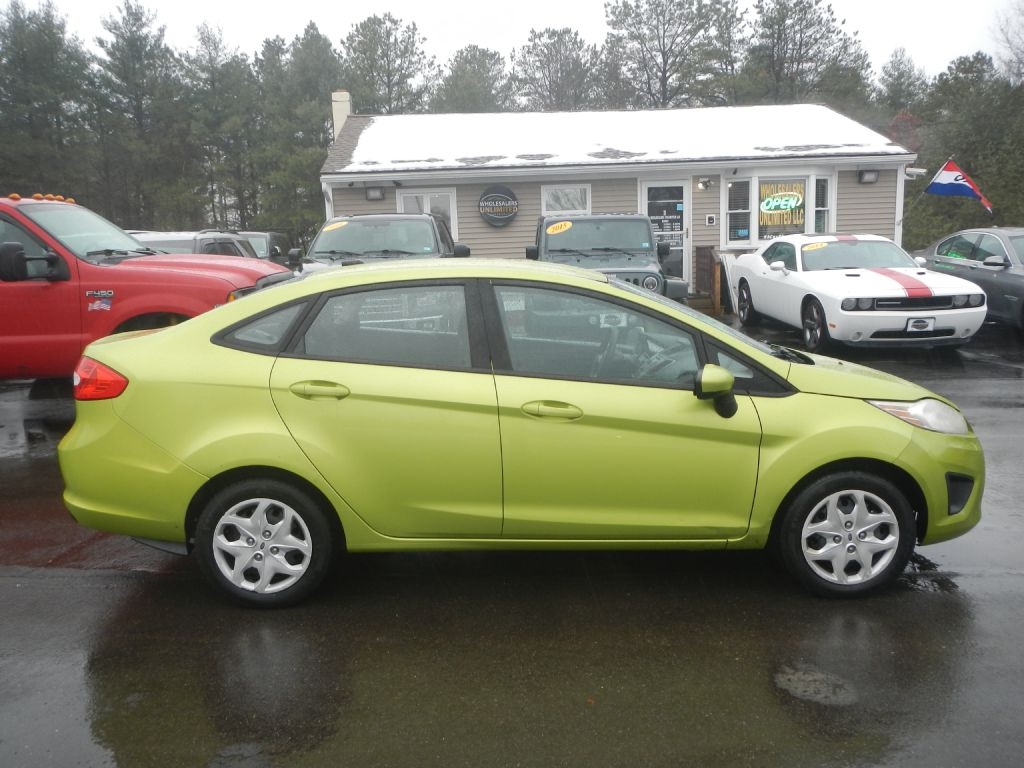 Ford Fiesta SE Sedan 2012