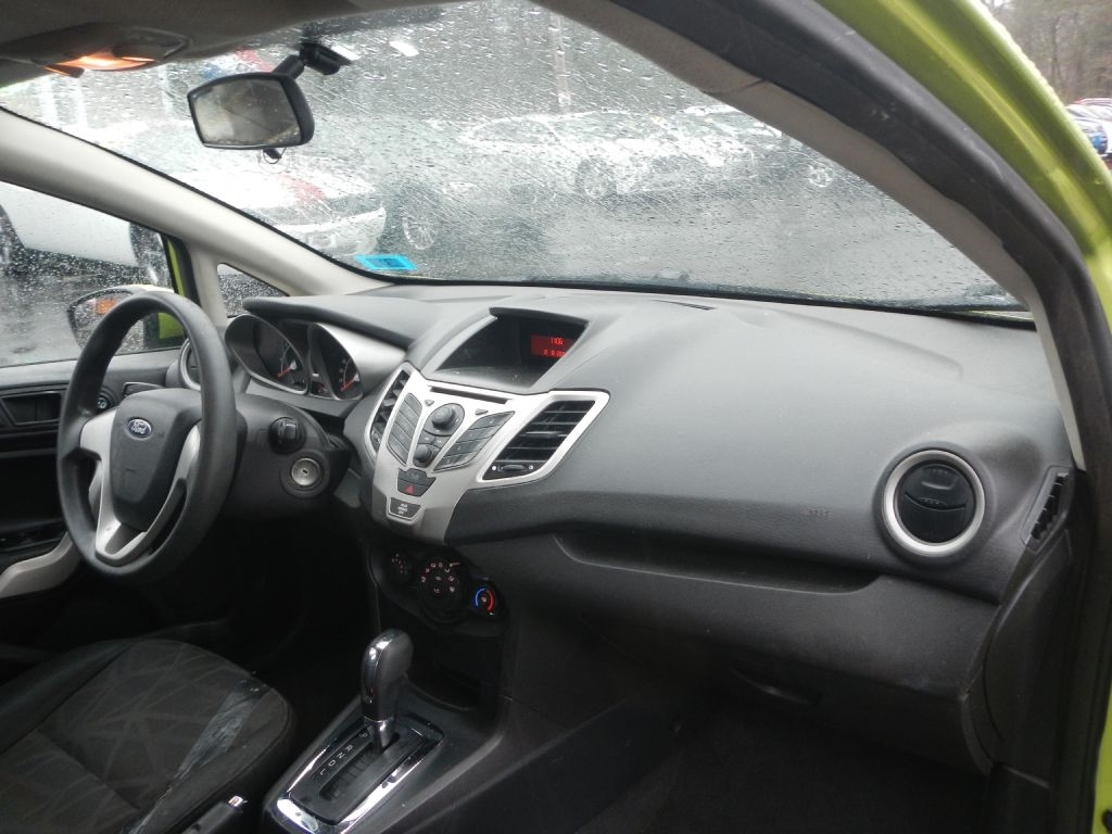 Ford Fiesta SE Sedan 2012