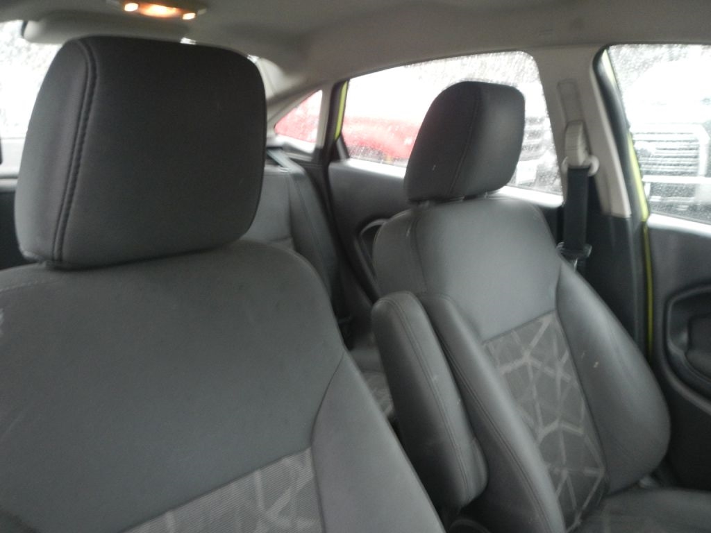 Ford Fiesta SE Sedan 2012