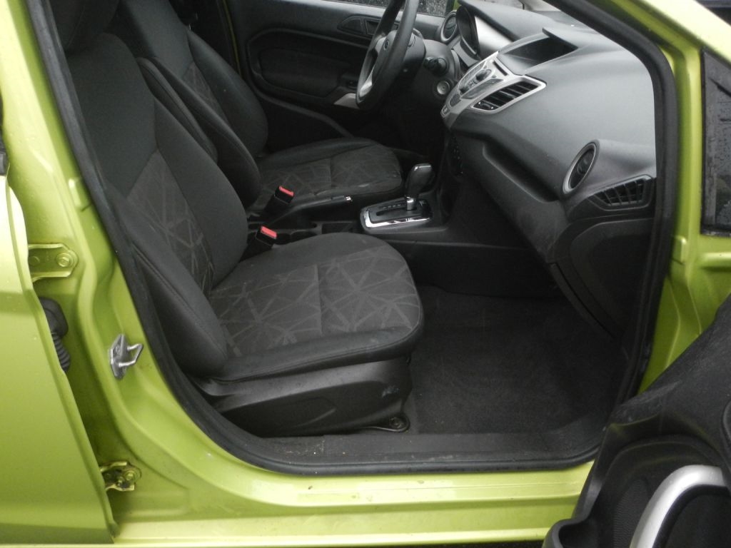 Ford Fiesta SE Sedan 2012