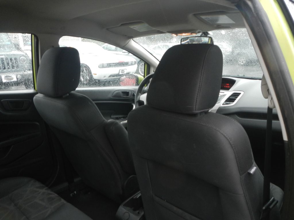 Ford Fiesta SE Sedan 2012