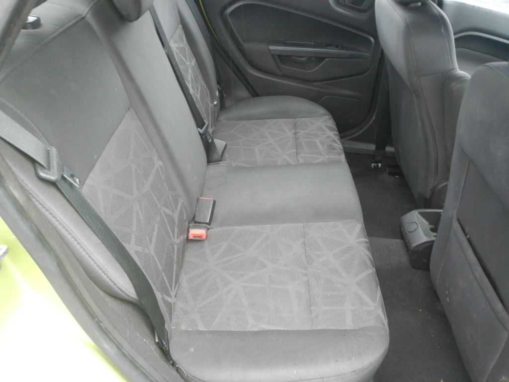 Ford Fiesta SE Sedan 2012