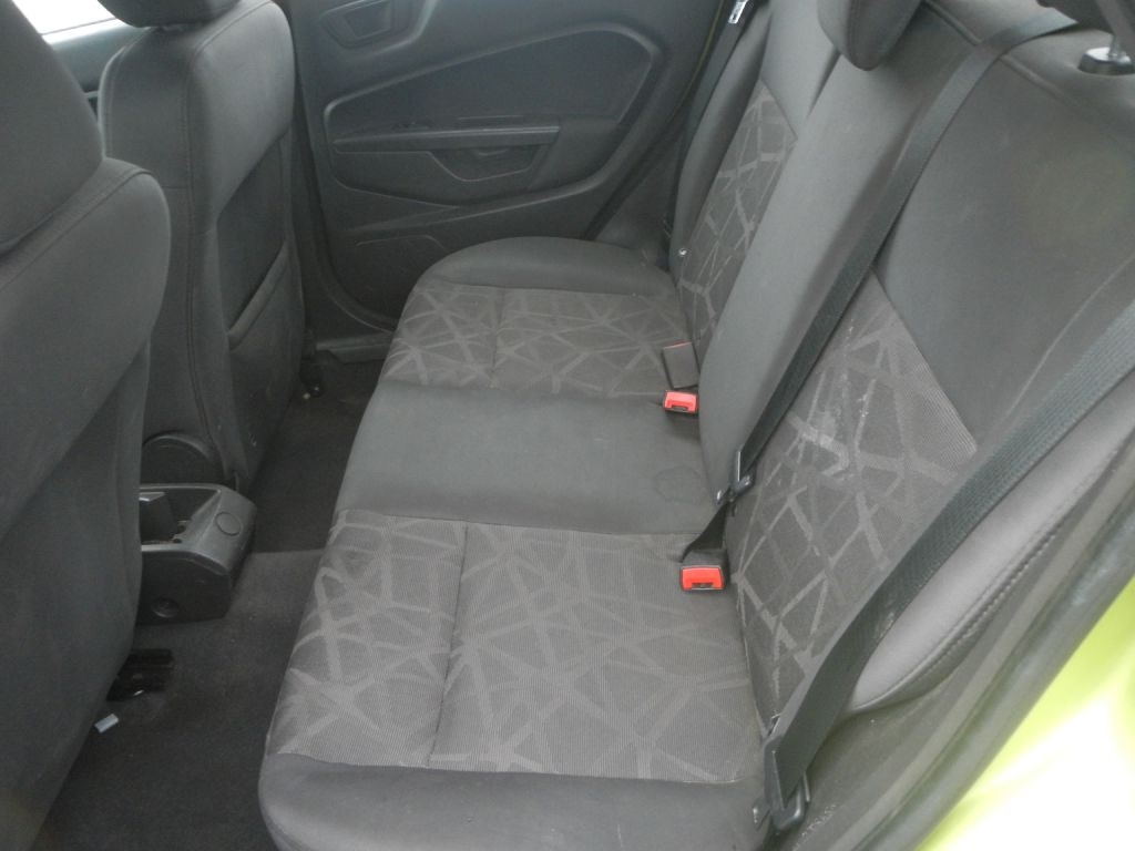 Ford Fiesta SE Sedan 2012