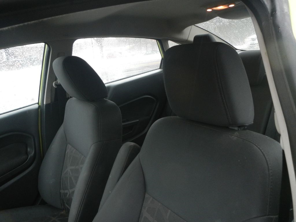 Ford Fiesta SE Sedan 2012