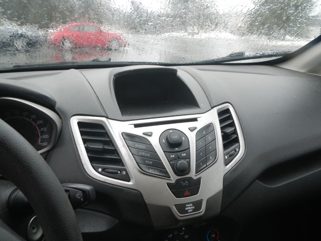 Ford Fiesta SE Sedan 2012