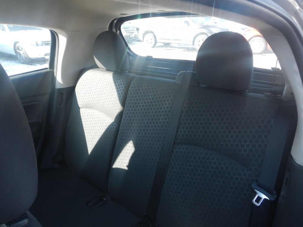 Mitsubishi Mirage ES 2015