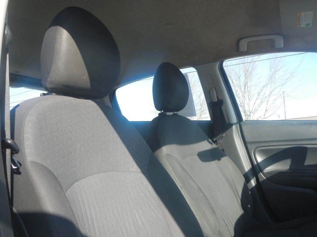 Mitsubishi Mirage ES 2015