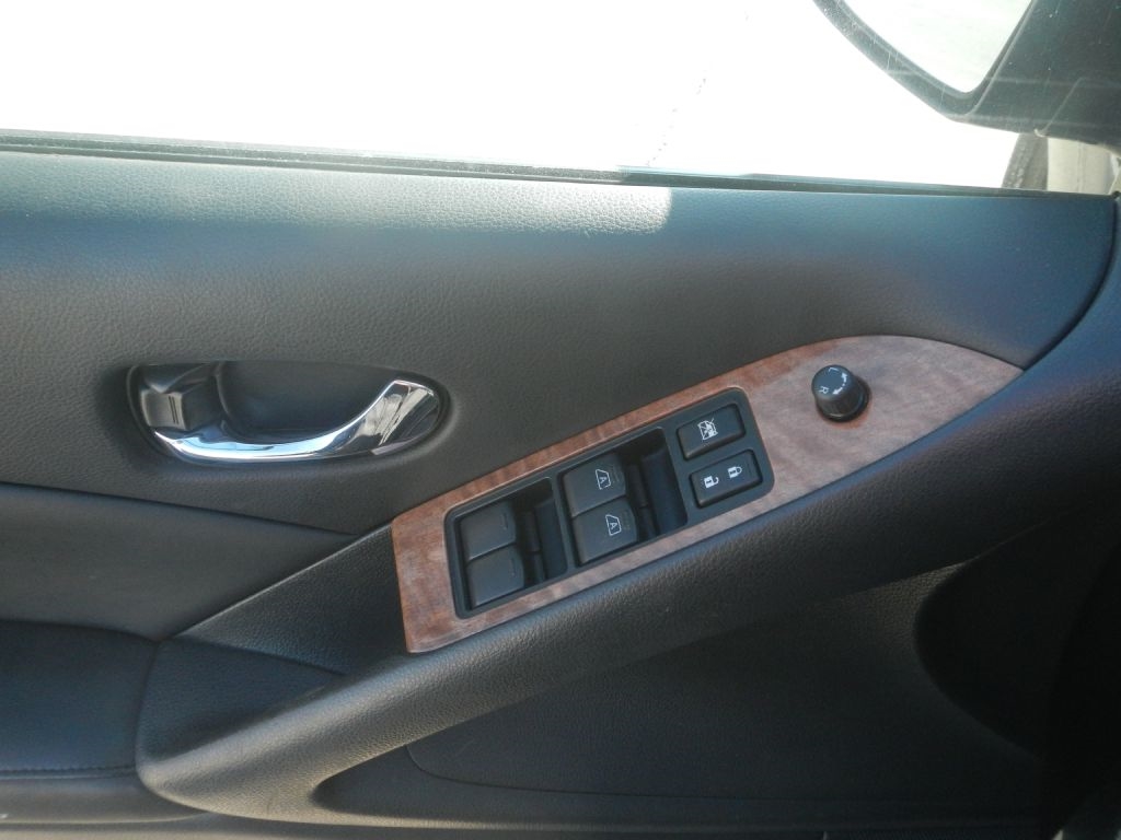 Nissan Murano S AWD 2011