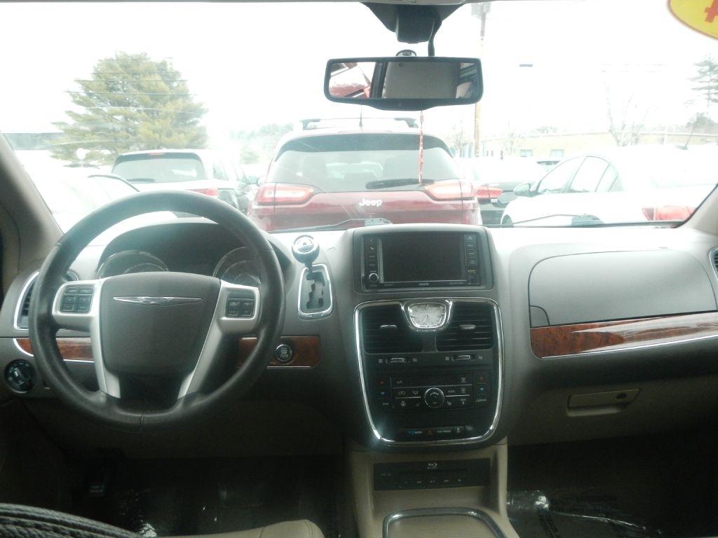 Chrysler Town & Country Touring-L 2014