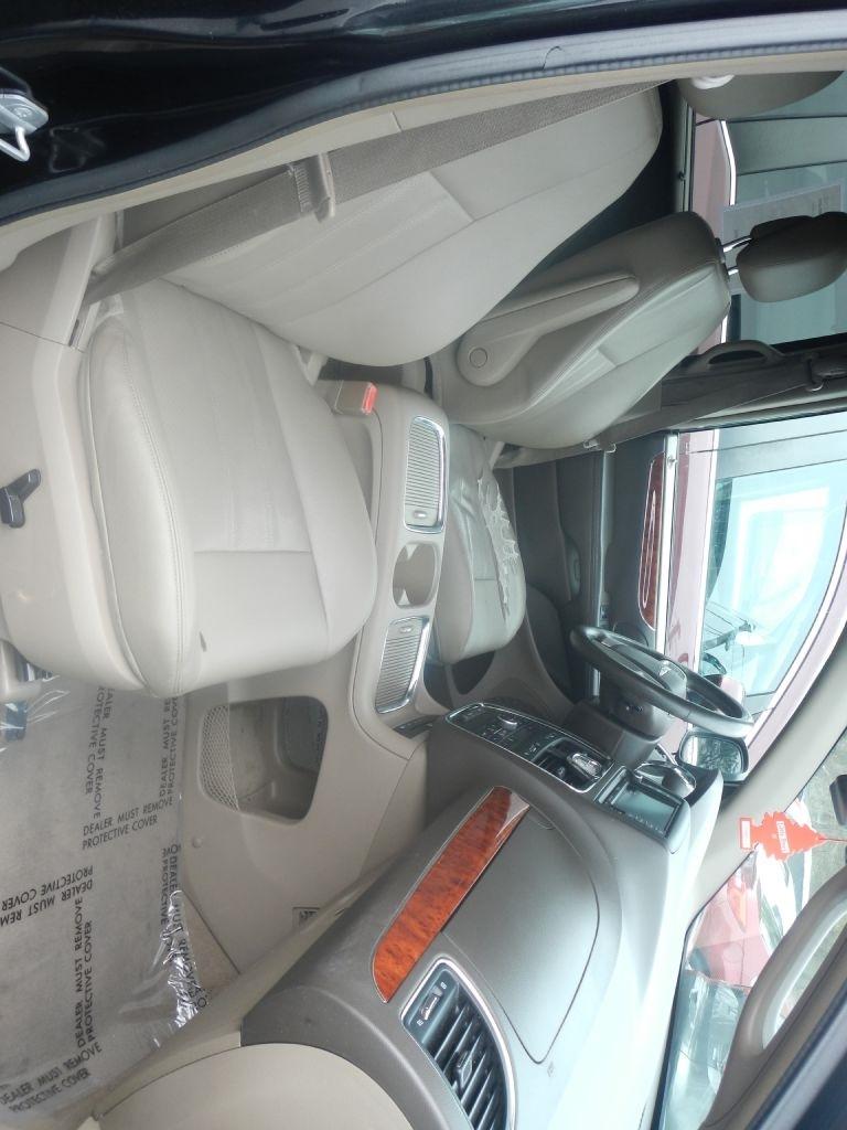 Chrysler Town & Country Touring-L 2014