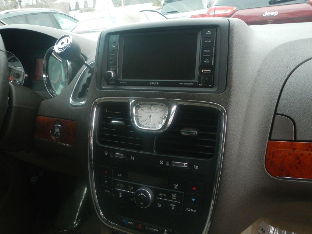 Chrysler Town & Country Touring-L 2014