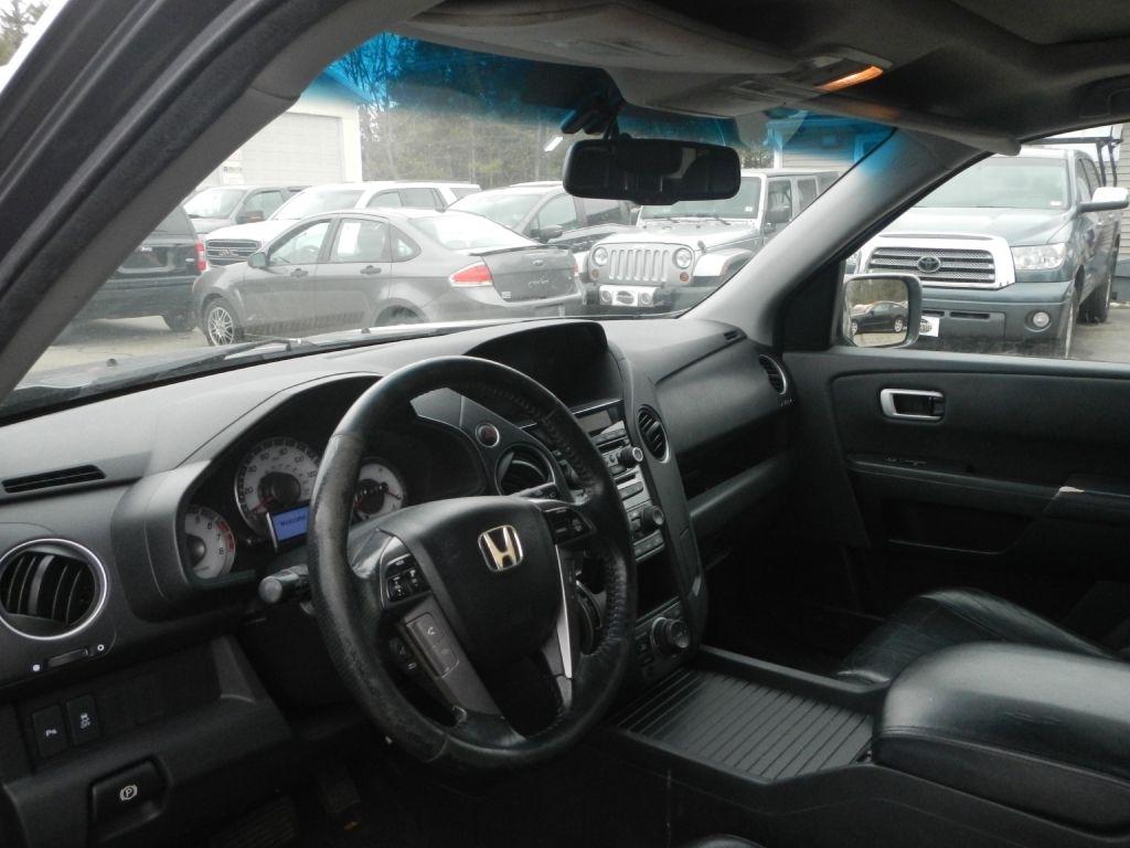 Honda Pilot Touring 4WD 5-Spd AT with DVD 2012