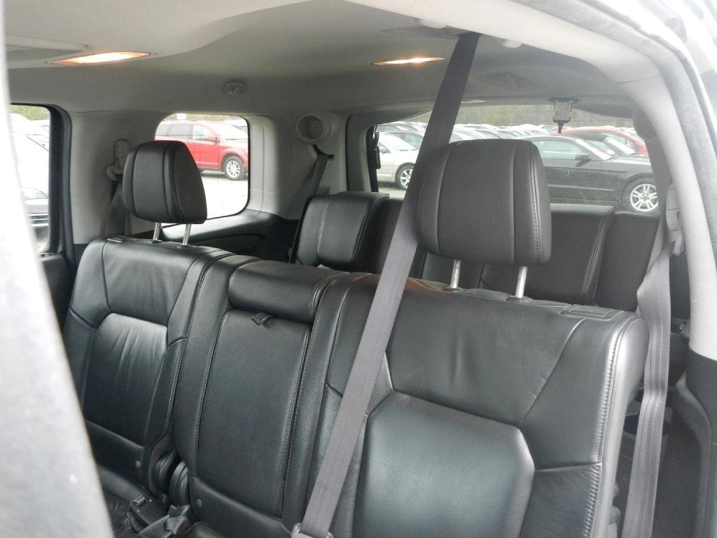 Honda Pilot Touring 4WD 5-Spd AT with DVD 2012