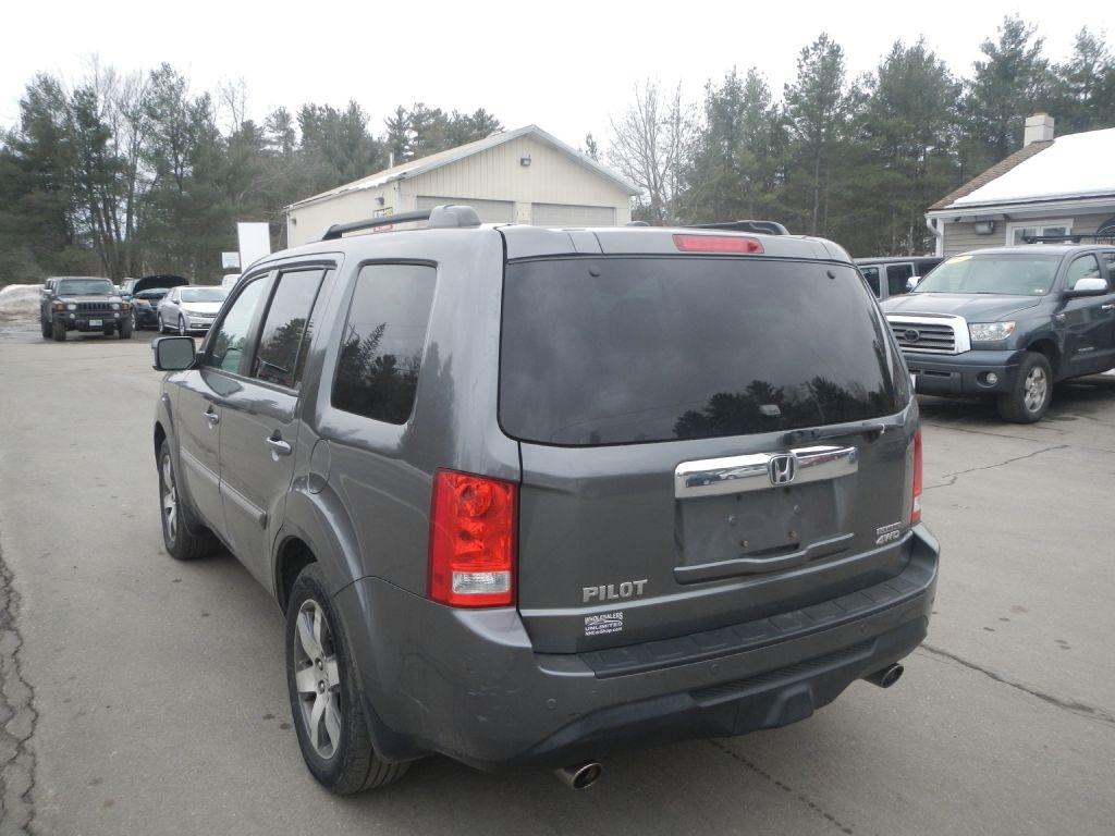 Honda Pilot Touring 4WD 5-Spd AT with DVD 2012