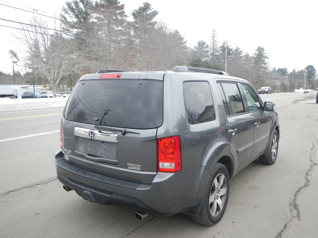 Honda Pilot Touring 4WD 5-Spd AT with DVD 2012