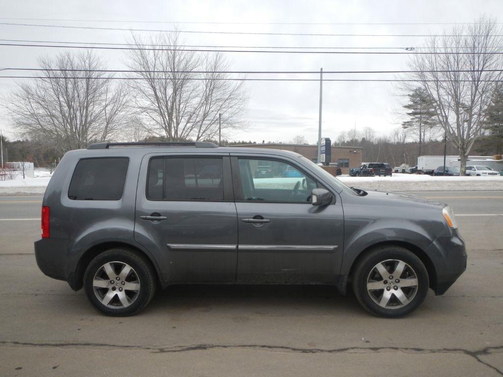 Honda Pilot Touring 4WD 5-Spd AT with DVD 2012
