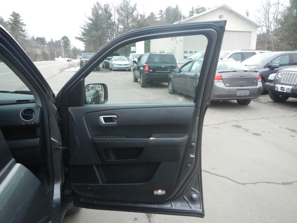 Honda Pilot Touring 4WD 5-Spd AT with DVD 2012