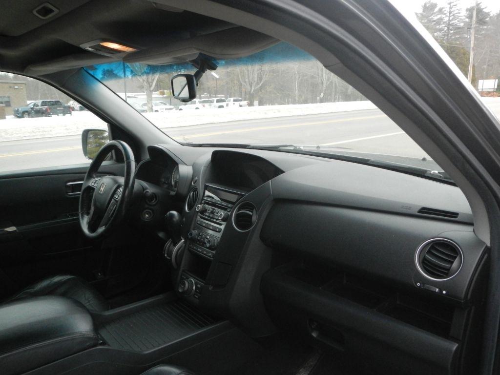Honda Pilot Touring 4WD 5-Spd AT with DVD 2012
