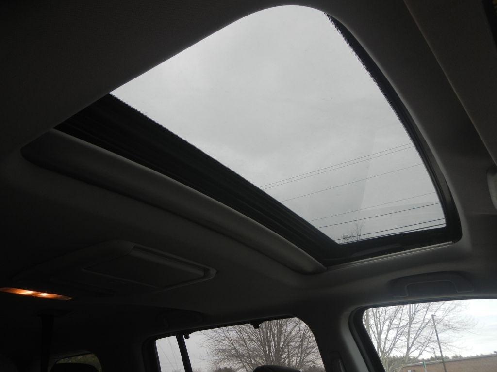 Honda Pilot Touring 4WD 5-Spd AT with DVD 2012