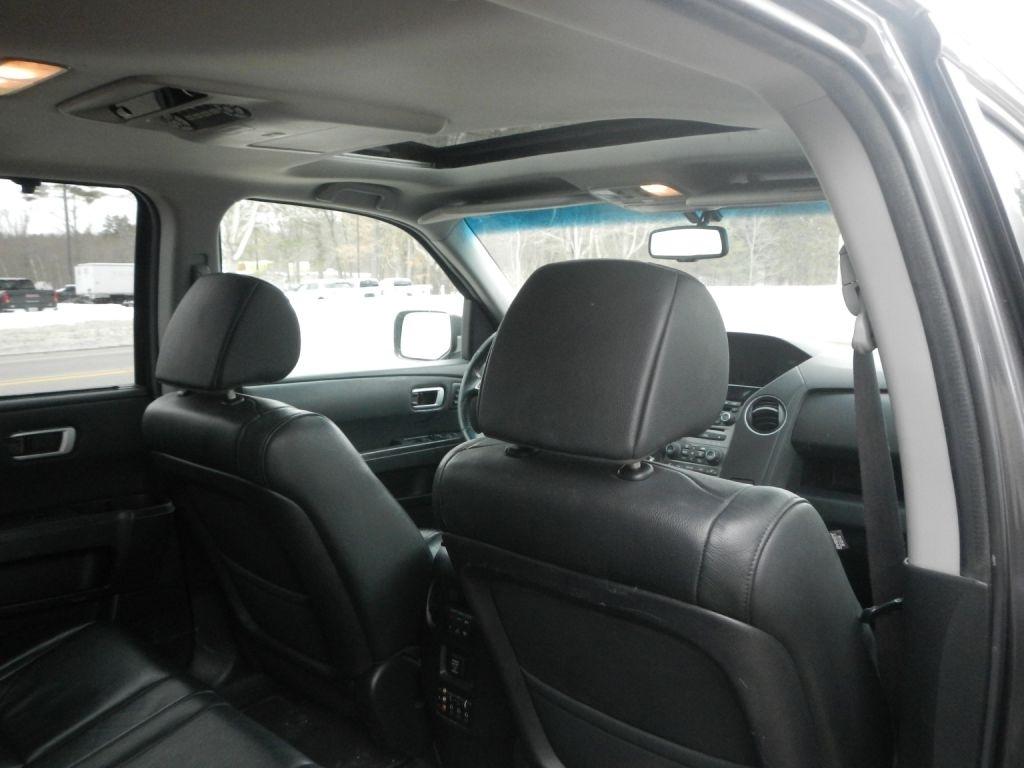 Honda Pilot Touring 4WD 5-Spd AT with DVD 2012