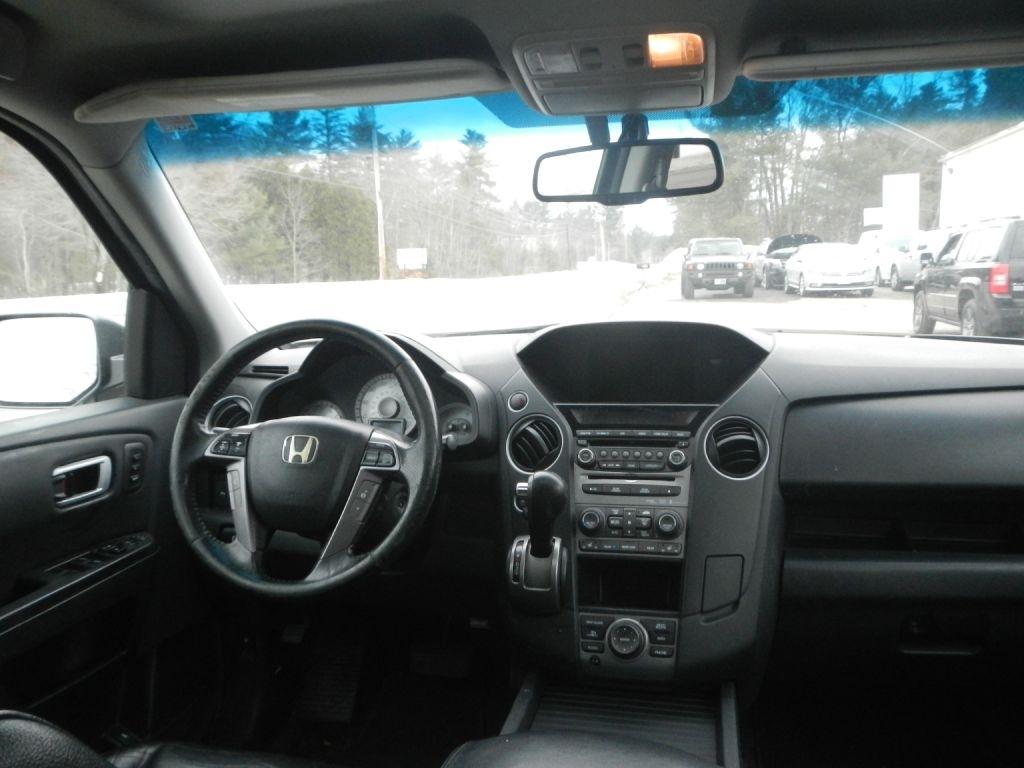 Honda Pilot Touring 4WD 5-Spd AT with DVD 2012