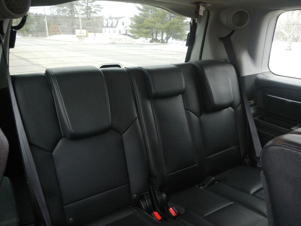 Honda Pilot Touring 4WD 5-Spd AT with DVD 2012