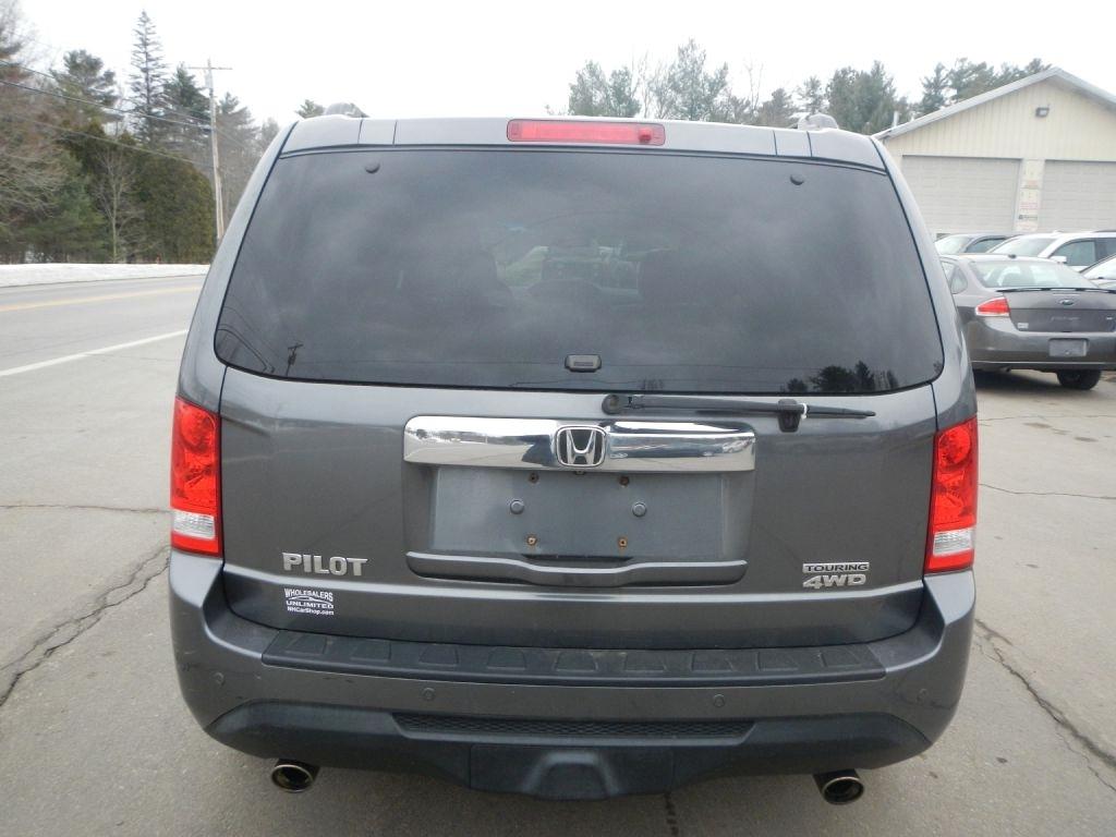 Honda Pilot Touring 4WD 5-Spd AT with DVD 2012