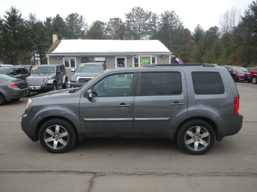 Honda Pilot Touring 4WD 5-Spd AT with DVD 2012