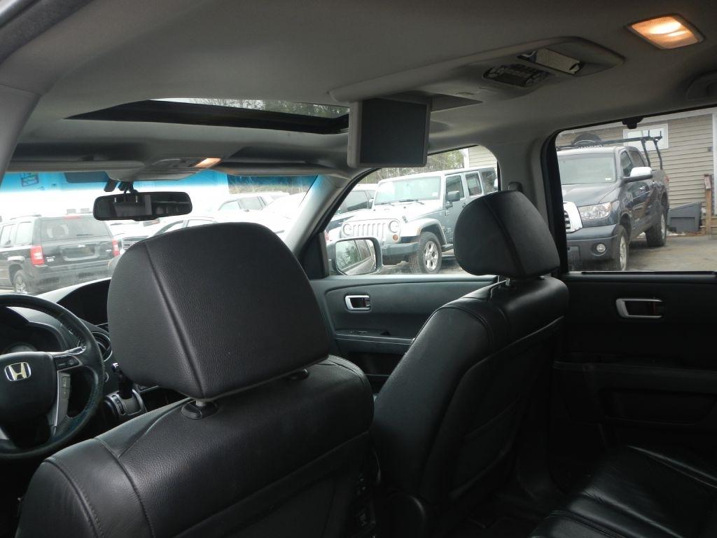 Honda Pilot Touring 4WD 5-Spd AT with DVD 2012