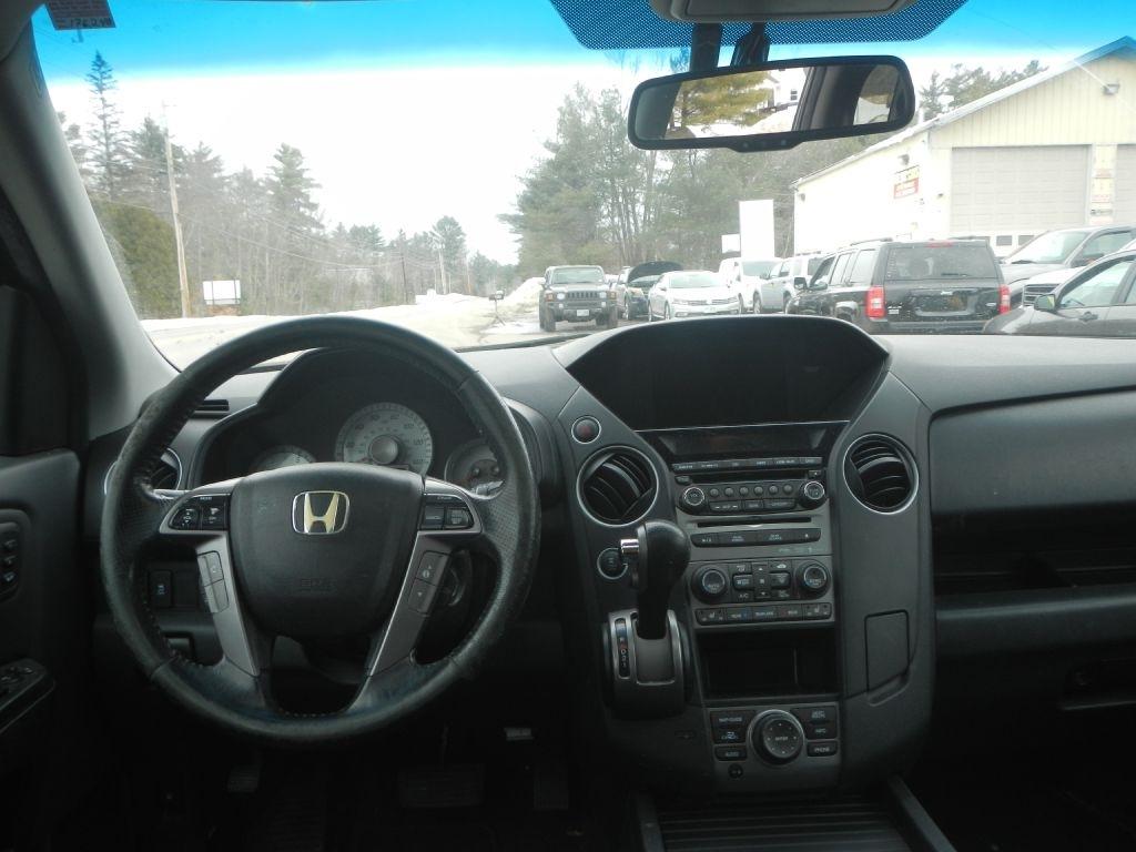 Honda Pilot Touring 4WD 5-Spd AT with DVD 2012
