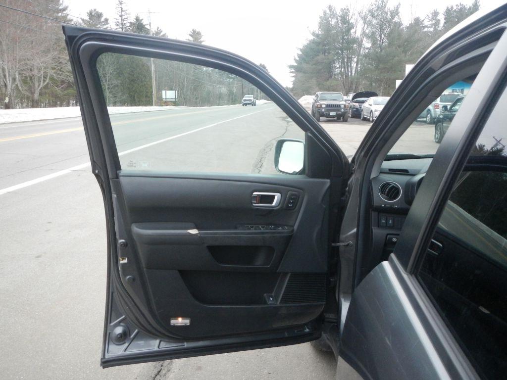 Honda Pilot Touring 4WD 5-Spd AT with DVD 2012