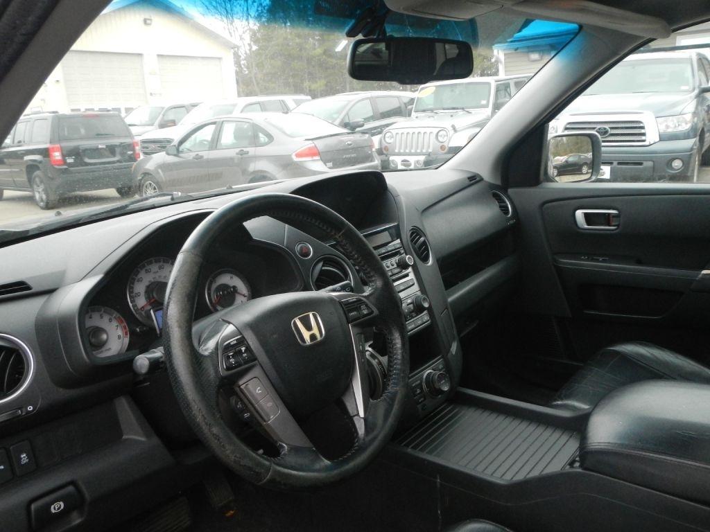 Honda Pilot Touring 4WD 5-Spd AT with DVD 2012
