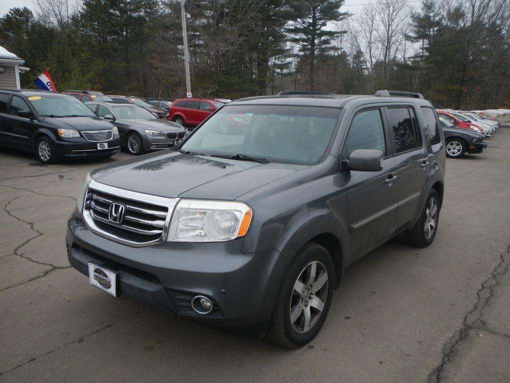 Honda Pilot Touring 4WD 5-Spd AT with DVD 2012