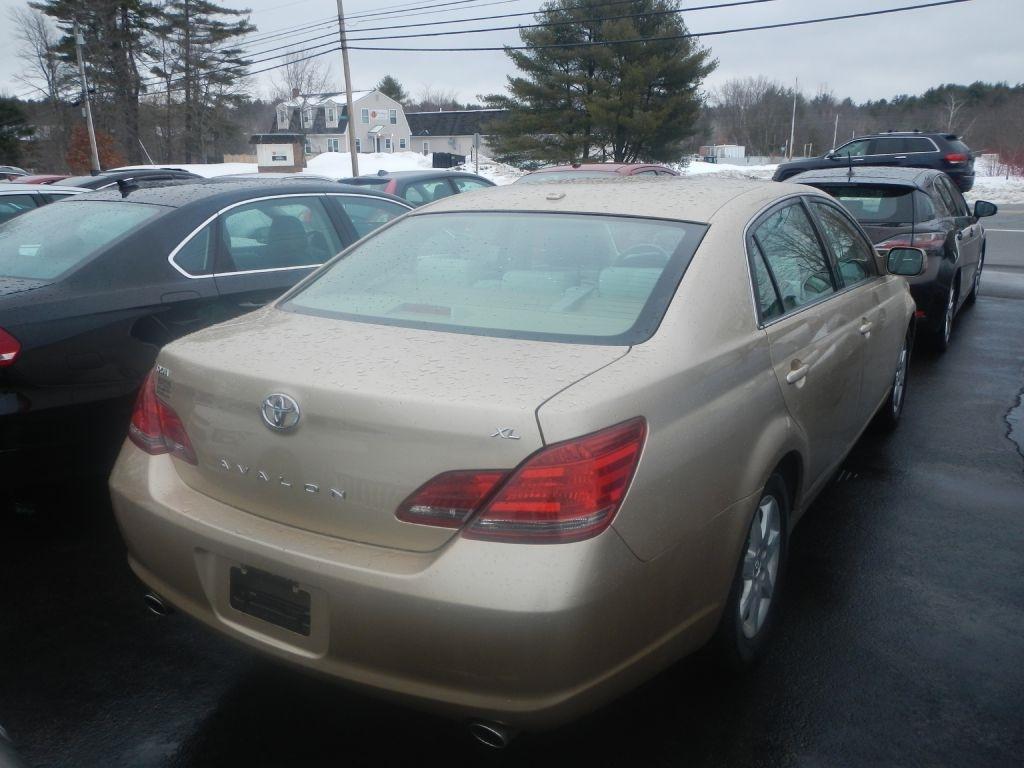 Toyota Avalon XL 2009
