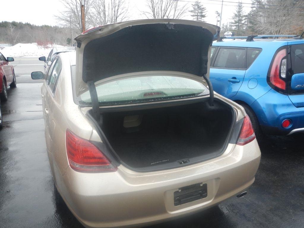 Toyota Avalon XL 2009