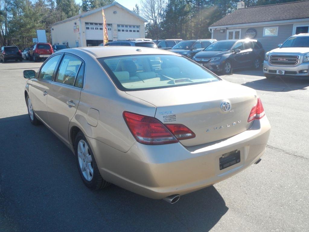 Toyota Avalon XL 2009