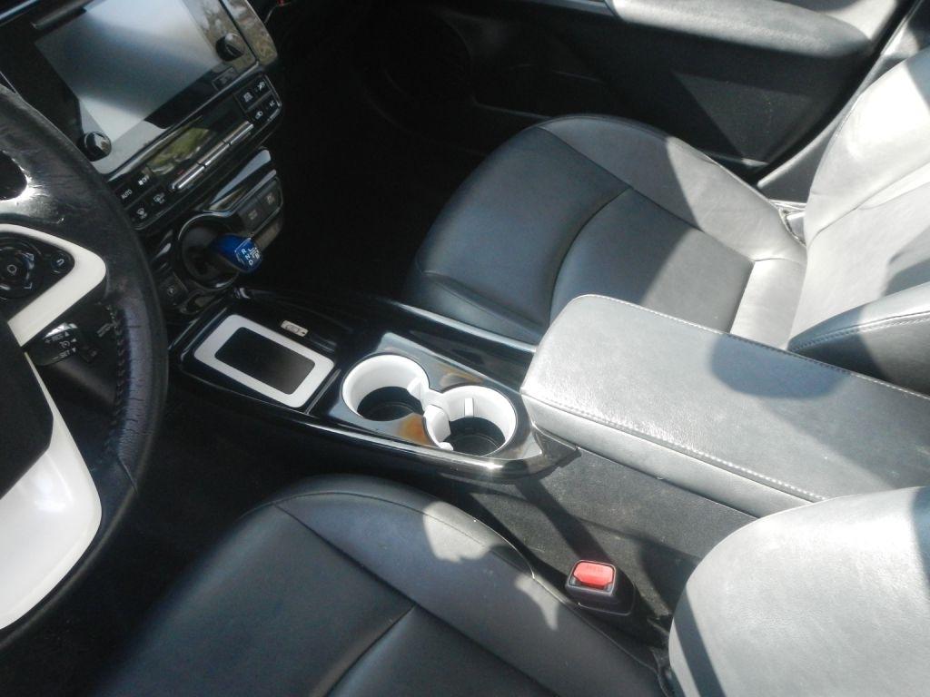 Toyota Prius Four 2016