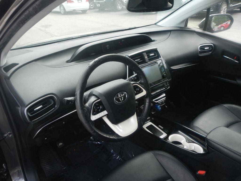 Toyota Prius Four 2016