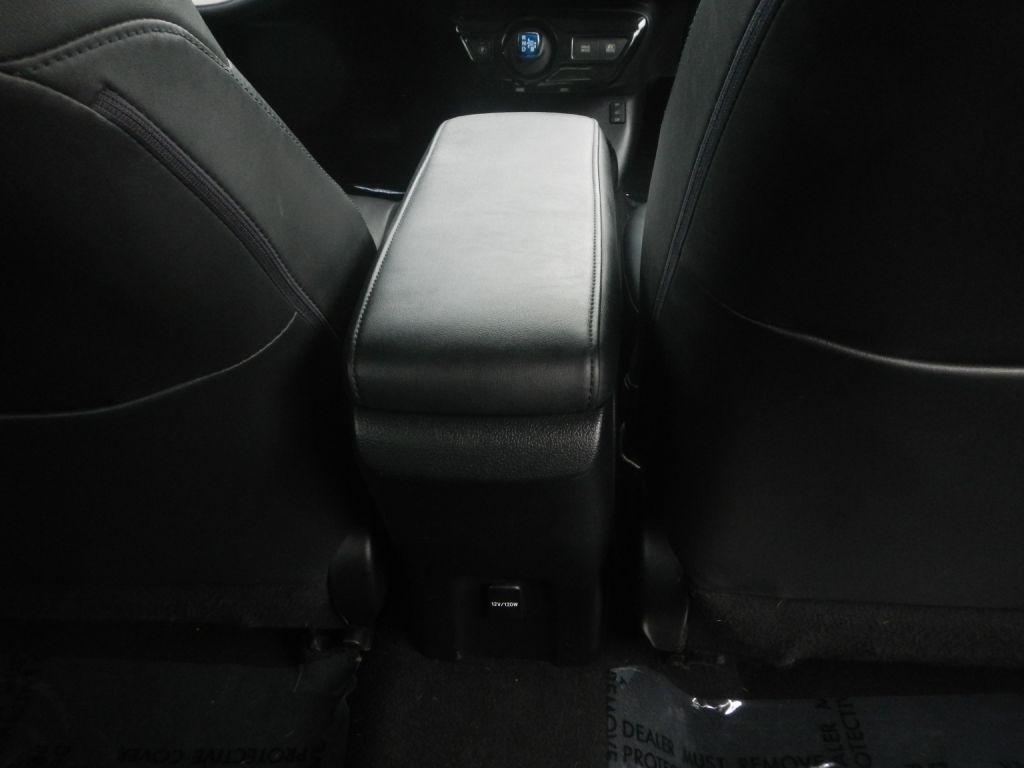 Toyota Prius Four 2016