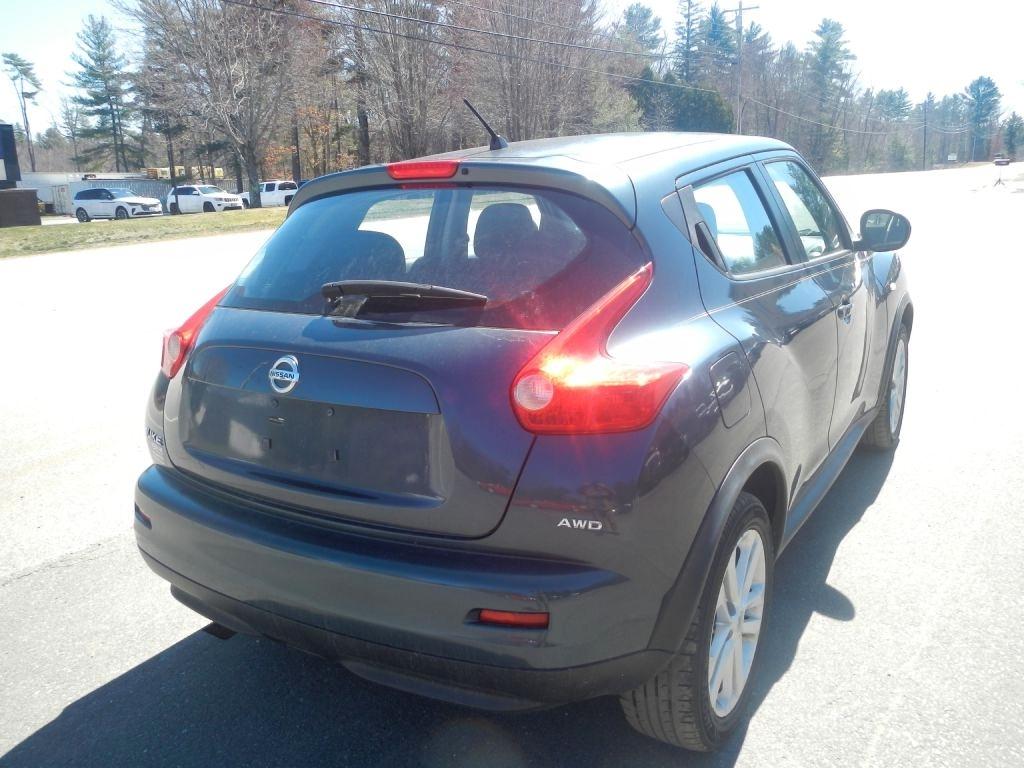 Nissan Juke SV AWD 2011