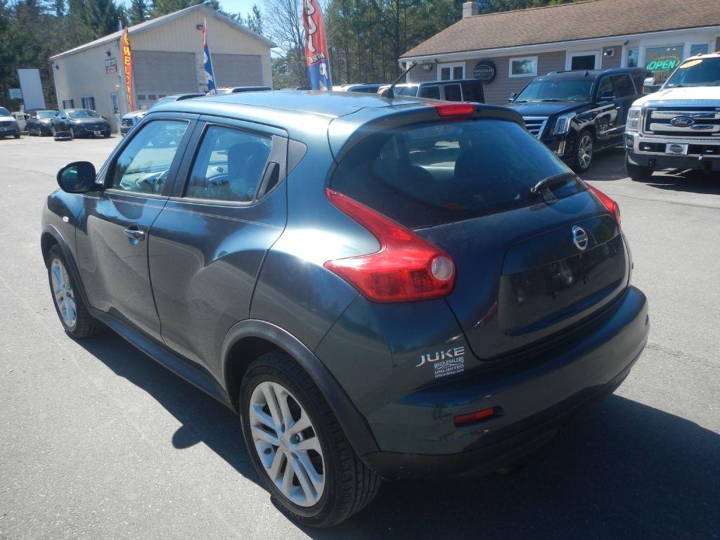 Nissan Juke SV AWD 2011