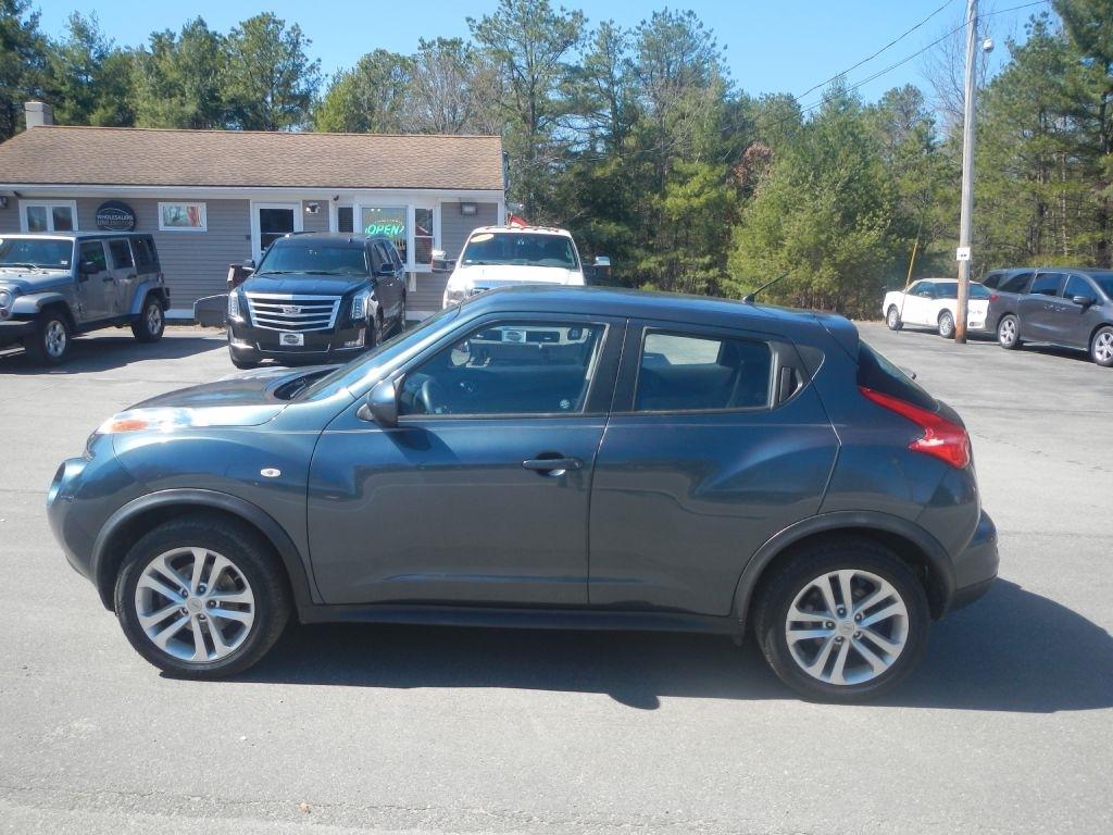 Nissan Juke SV AWD 2011