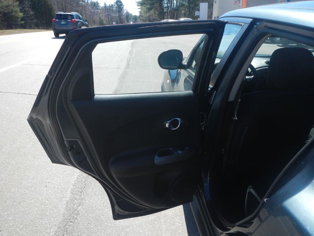 Nissan Juke SV AWD 2011