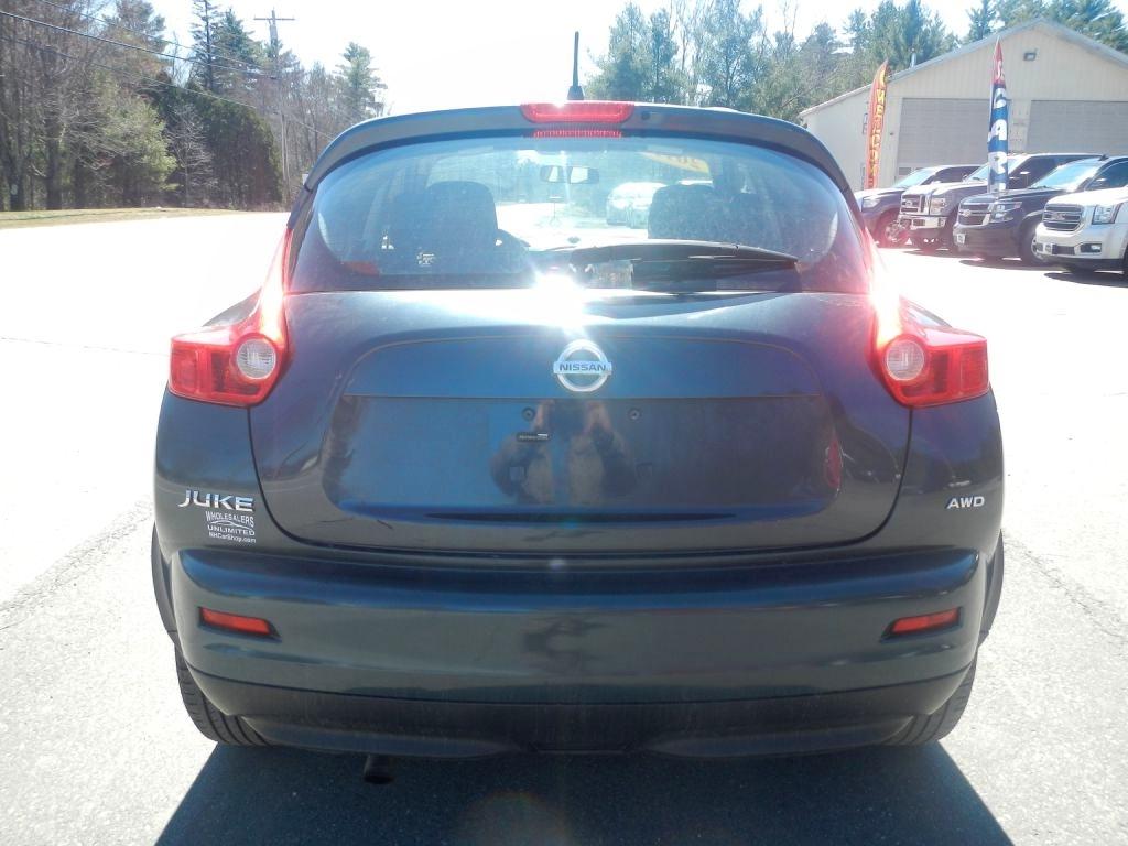 Nissan Juke SV AWD 2011