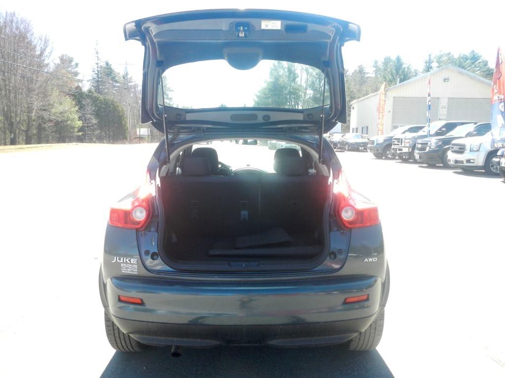 Nissan Juke SV AWD 2011